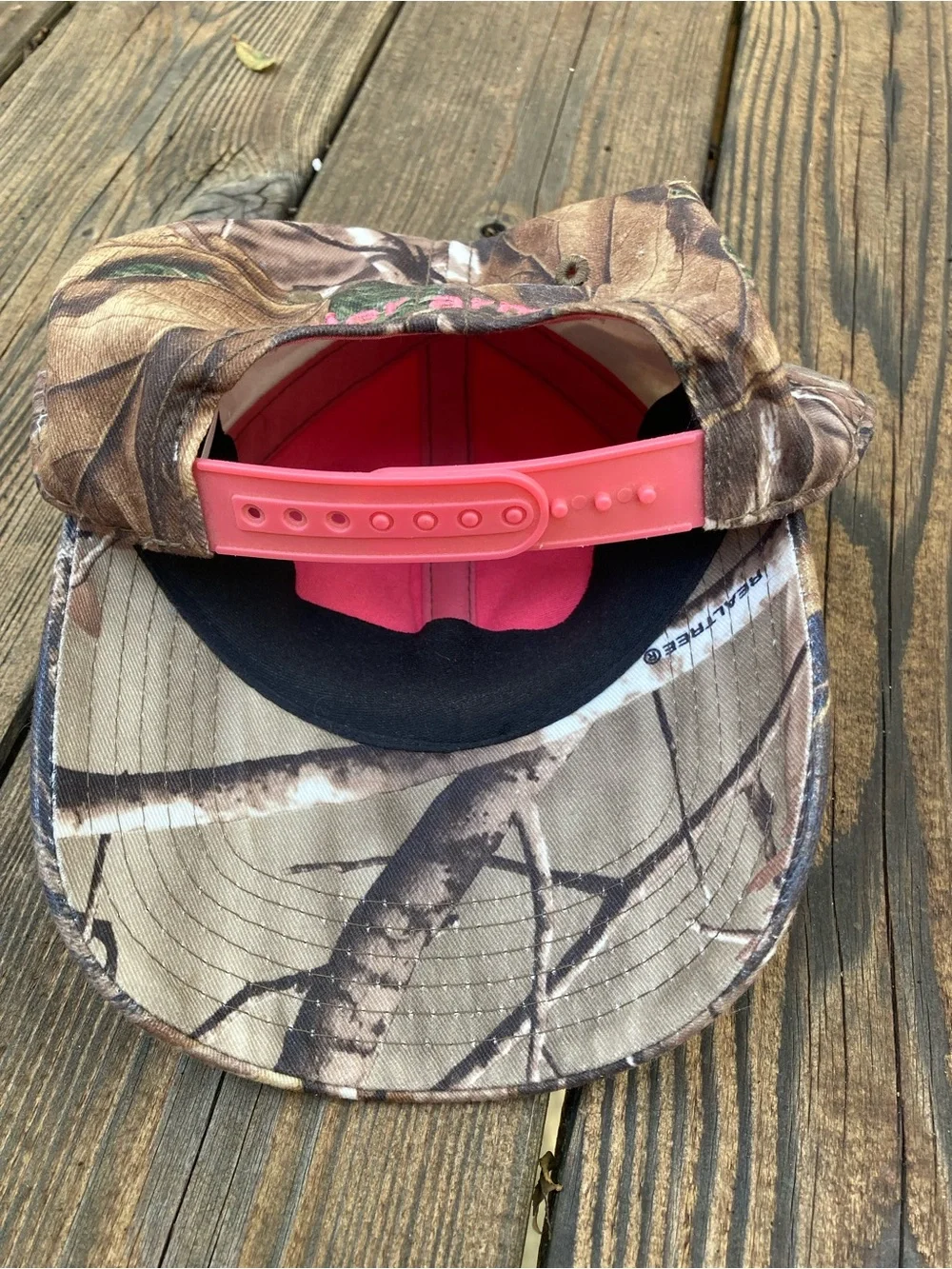 Under Armour “Women Hunt” Cap Snap Hat Pink Spellout Green Camo Hunting Outdoors